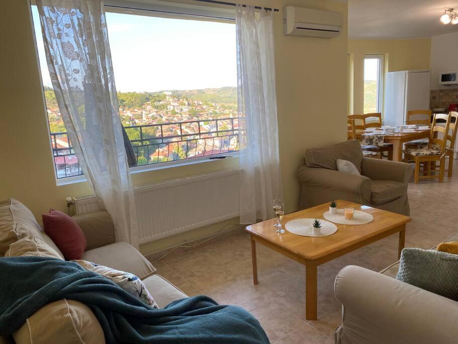 Apartment Happy Place Akatcia Veliko Tarnovo Exterior photo