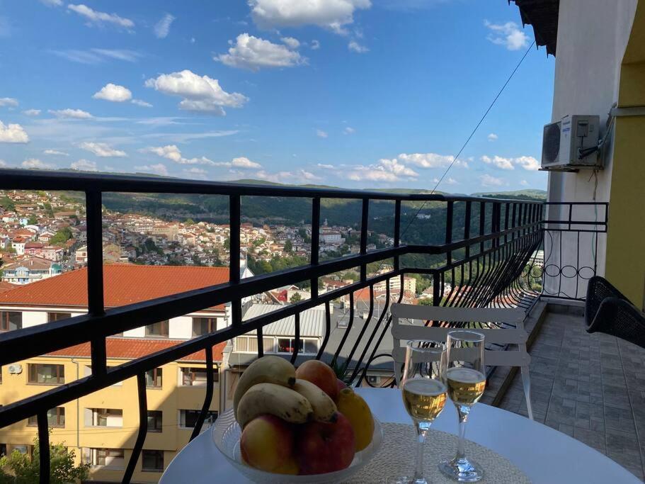 Apartment Happy Place Akatcia Veliko Tarnovo Exterior photo