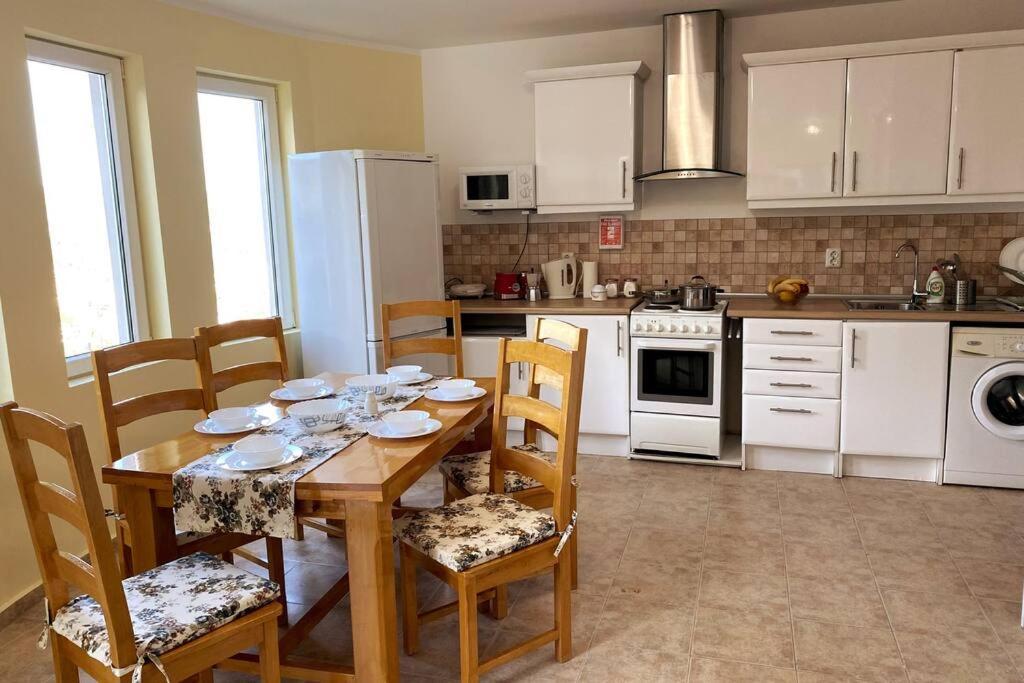 Apartment Happy Place Akatcia Veliko Tarnovo Exterior photo