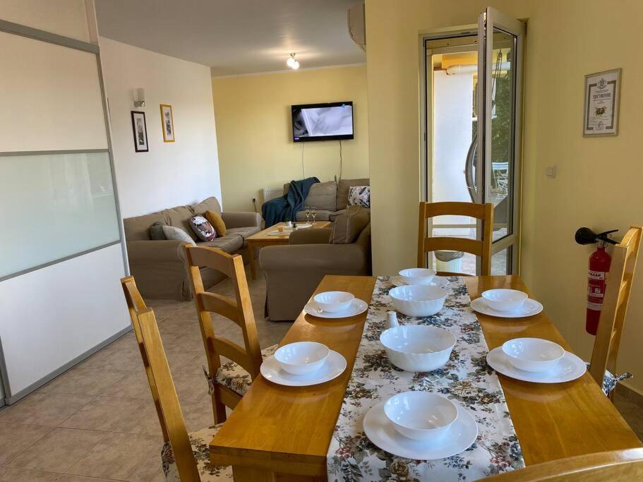 Apartment Happy Place Akatcia Veliko Tarnovo Exterior photo